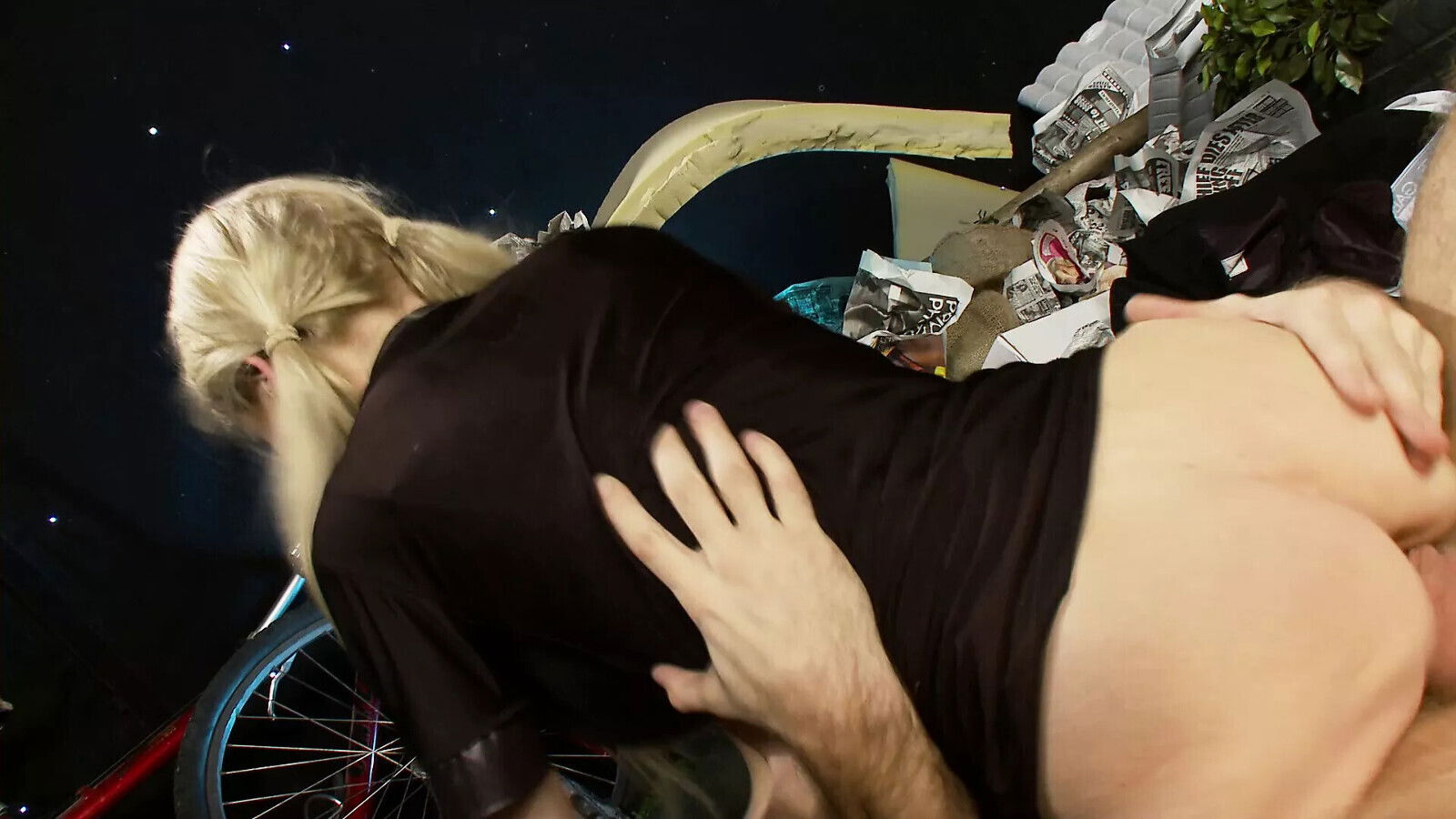 blonde gives pussy cops!