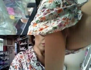 latin milf public flash