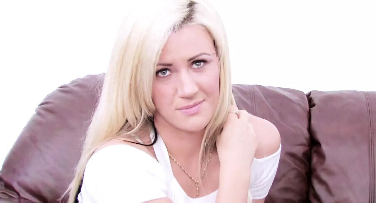 Blonde slut rides jizzed face