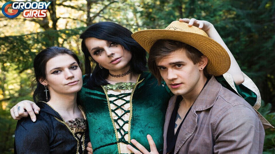 Grooby Halloween: Coven's Captive