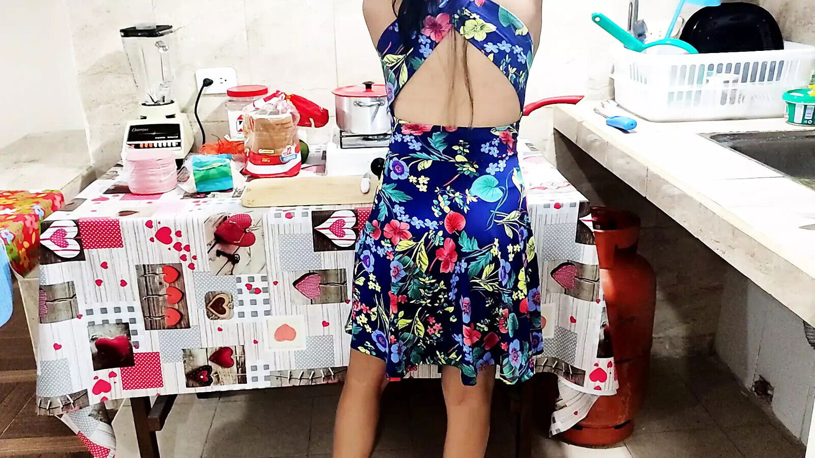 Fucking beautiful girl kitchen when she's home alone don't