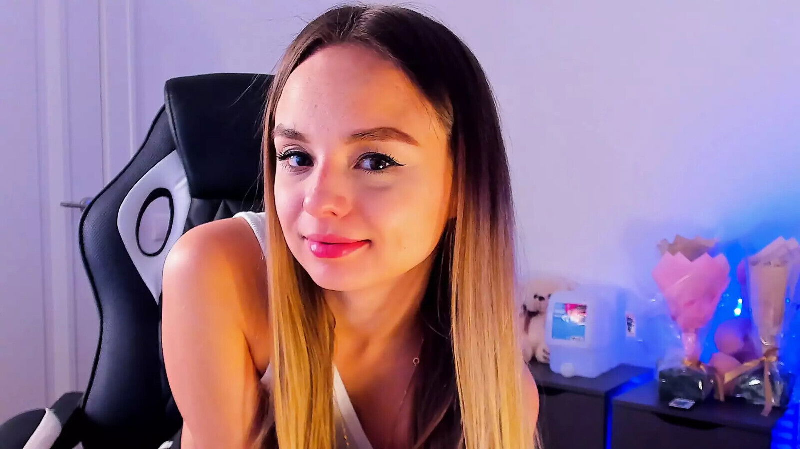 schoolgirl sucks stepbrother's