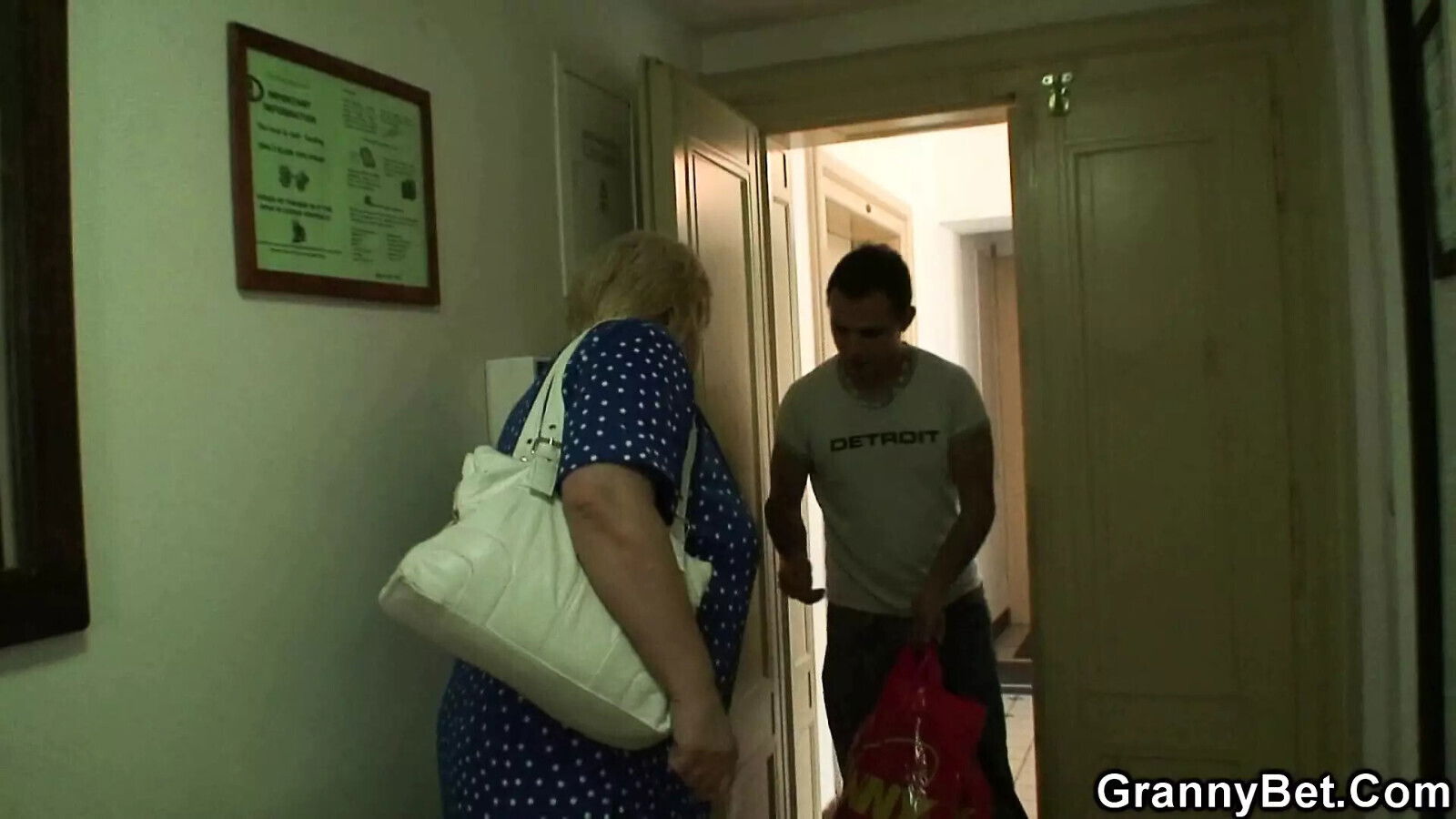 Younger seduces very blonde grandma