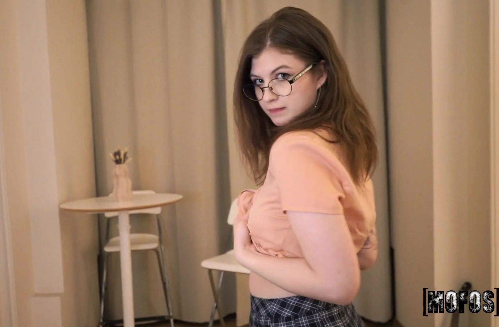 video brunette Migurtt Lina giving good blowjob