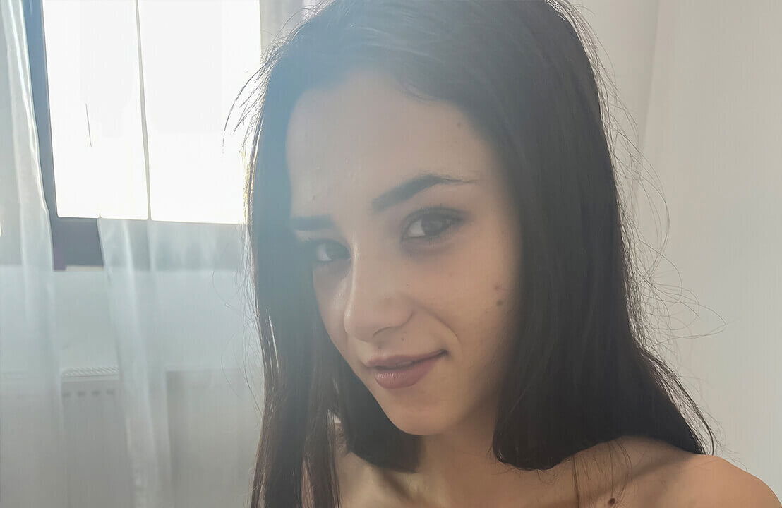 Horny Stepdaughter Wants To Feel Her Stepfather's Cock - AmateurCouplesVR