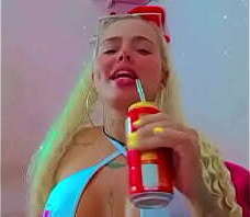 Mais uma vez Marcia Dias farias mostra os peitos em live