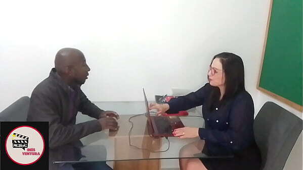 Levei rola aluno interc&acirc_mbio negro dotado