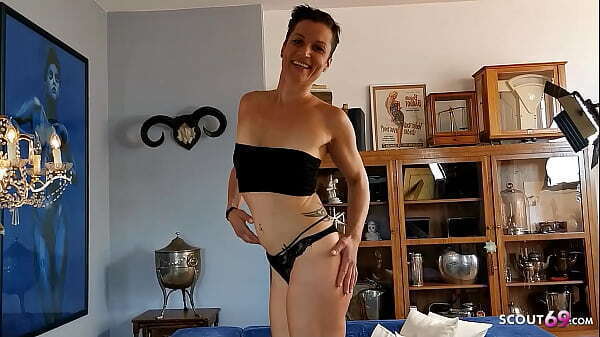 Reife deutsche Ehefrau fickt fremd Jungspund Nebenan