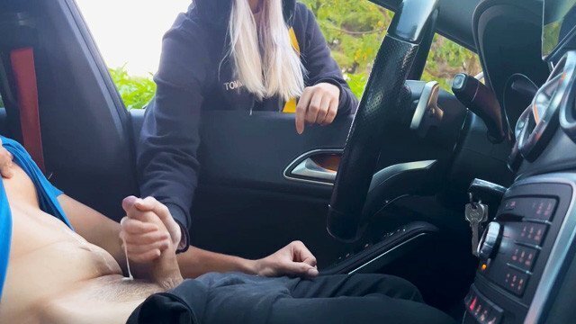 DickFlash! girl like jerks public after leaving