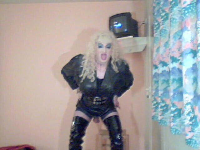 Isabelle for fetish leather men