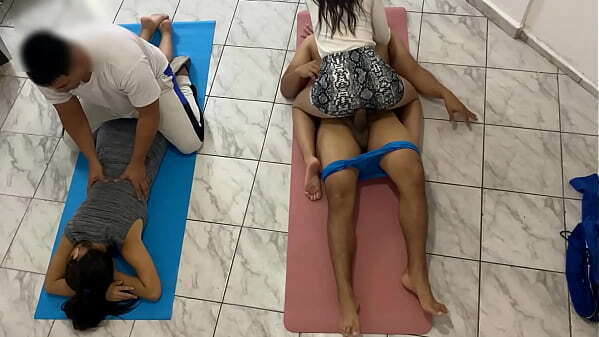 Masajes pareja cliente pidi&oacute_ montara encima hiciera masaje polla lado esposo