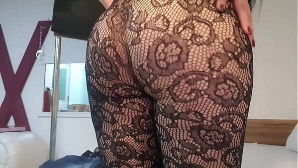 RABO ENORME ESTA DELICIOSA MEIA TRANSPARENTE ESCAPOU TUDINHO...