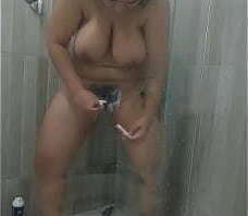 Primo Graba Camara Escondida Cuando Depilo Co&ntilde_o Peludo Ducha Lauren Latina