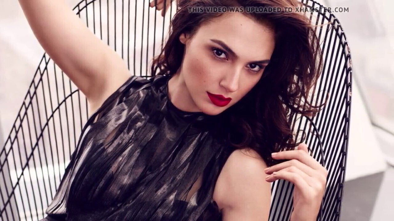 Bathing suit, gadot tits, model actress