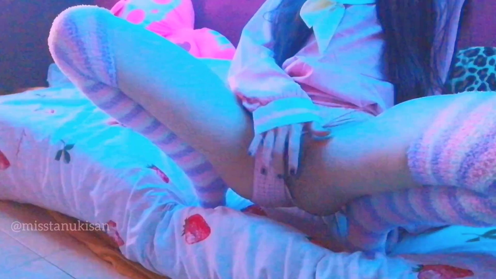 Asian Kawaii Girl rubs pussy against pillow Solo