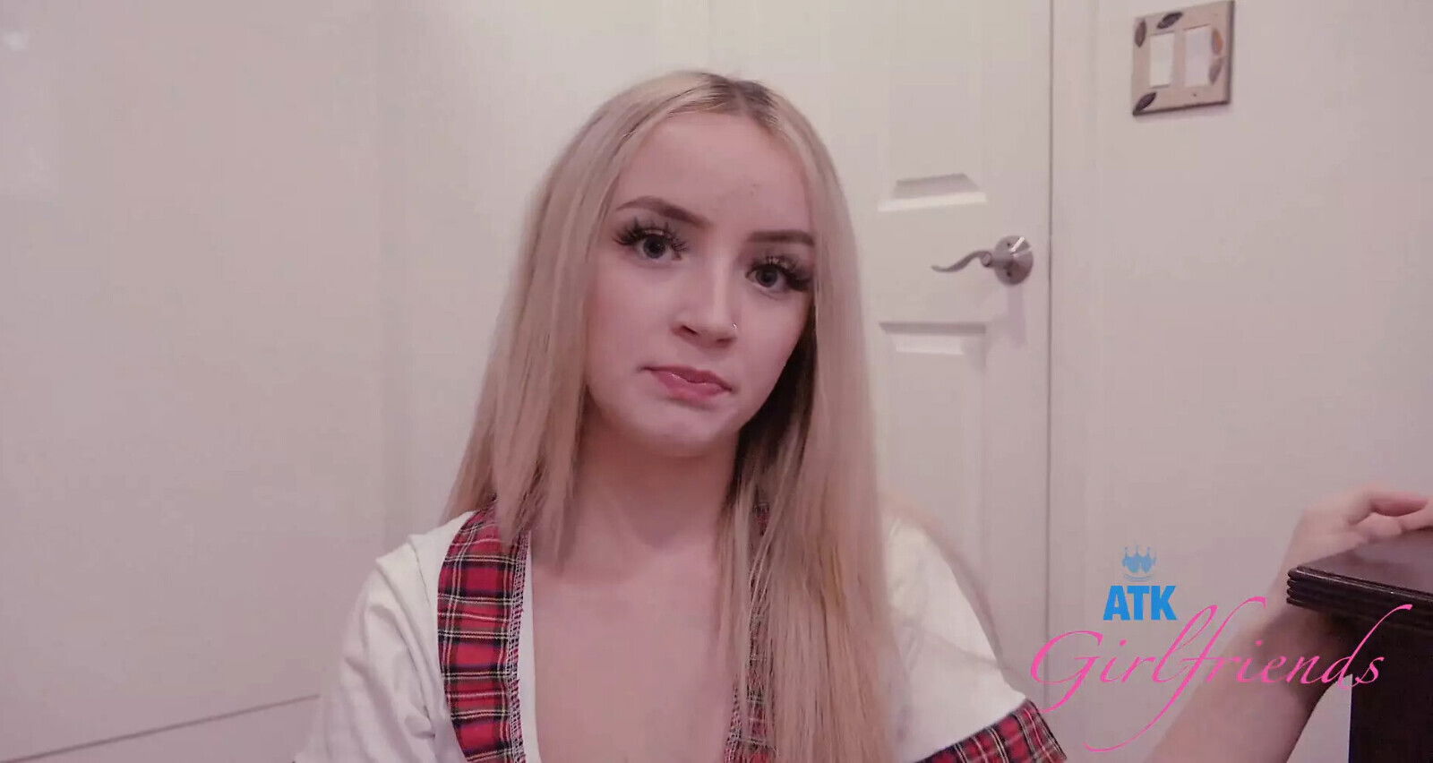 Amateur blond Maria Kazi roleplays hooks during this super session, blowjob fucked