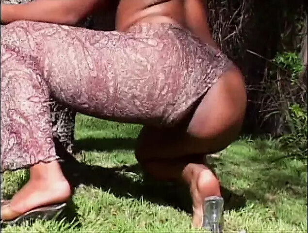 Stunning black model shows brilliant body gets dick near pool