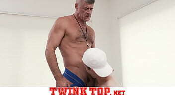 Muscle silverdaddy butt eaten fucked bareback twink-TWINKTOP.NET