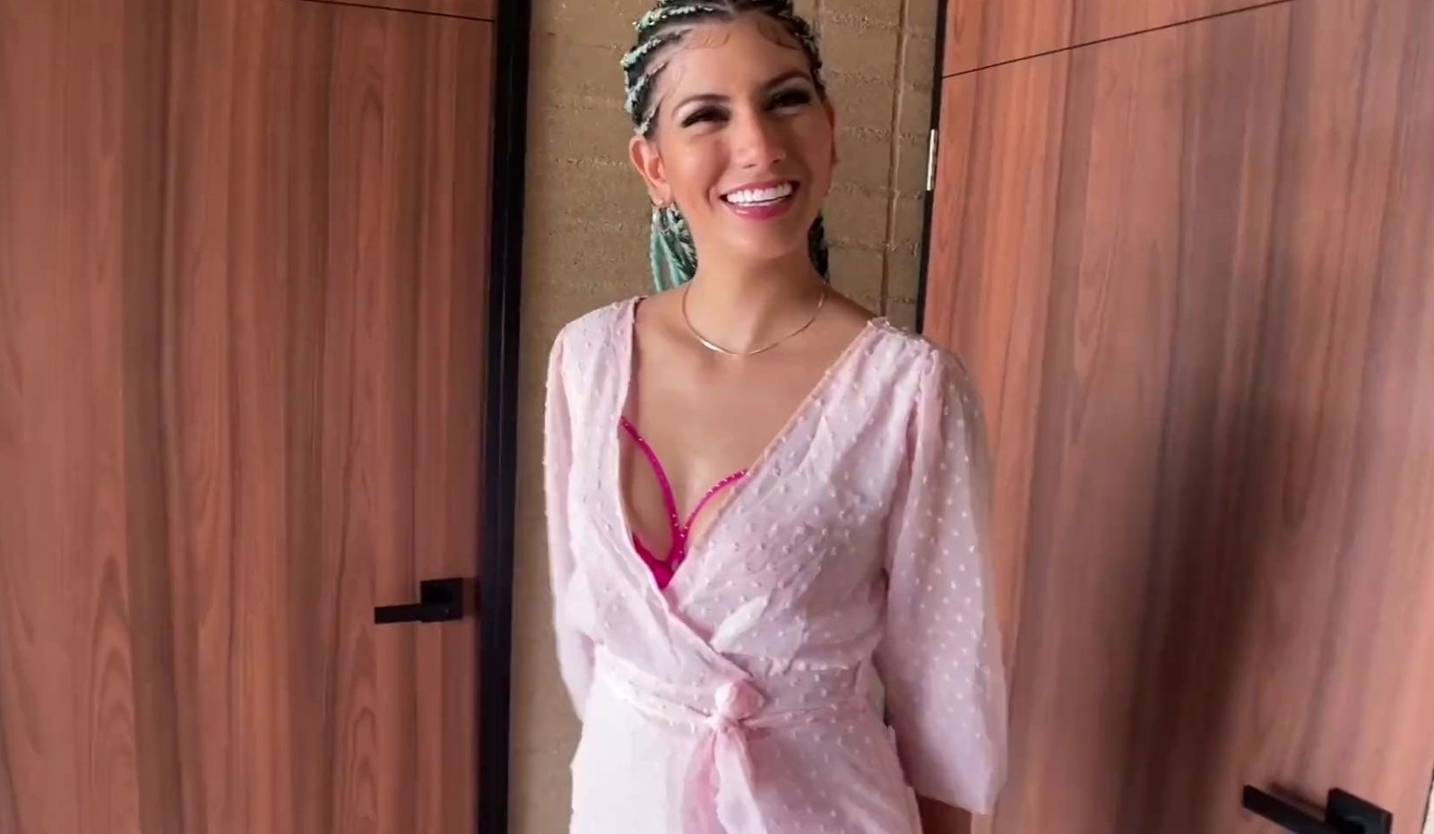 latina MILF offer guest tea, coffee pussy