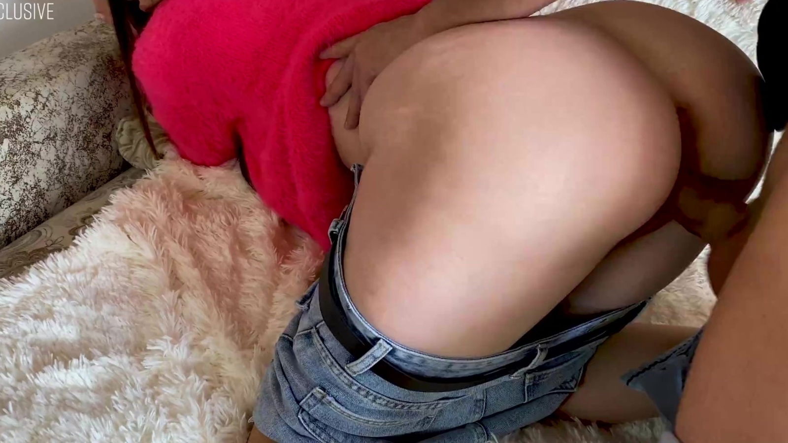 Russian chick gives blowjob gets cumshot pussy