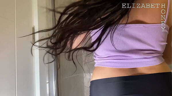 butt MILF Elizabeth Honey masturbates shower with water