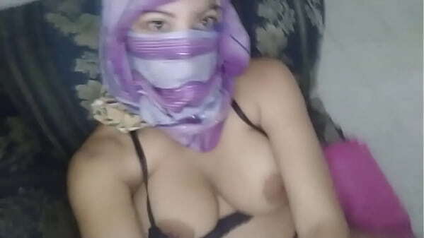 Religious Arabian MILF Niqab Gone Wild Masturbates Pussy While Praying Webcam PORN HIJAB