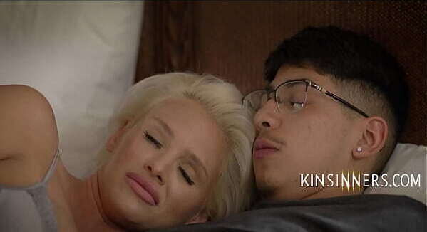 Dream Kissing You, StepMom