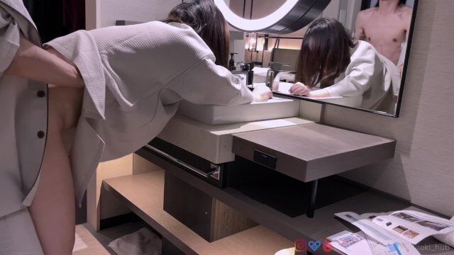 【NTR/イチャラブSEX】ホテル着いてすぐに洗面所でイかされて甘々セックス 人妻さん連続イキ　個人撮影 寝取られ 女性向け むっちり おっぱい イク瞬間