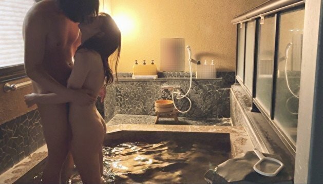 【個人撮影】初温泉旅行♡夜にお洒落な露天風呂でイチャイチャから濃厚生ハメSEX♡立ちバックで激しく突く..Japanese amateur hentai ／日本人／素人カップル／おっぱい／美少女／色白
