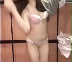 Idol changes into nurse'_s uniform while restrained