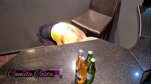 Fodendo gar&ccedil_onete loirinha. Fodi buceta dela atr&aacute_s balc&atilde_o (COMPLETO RED)