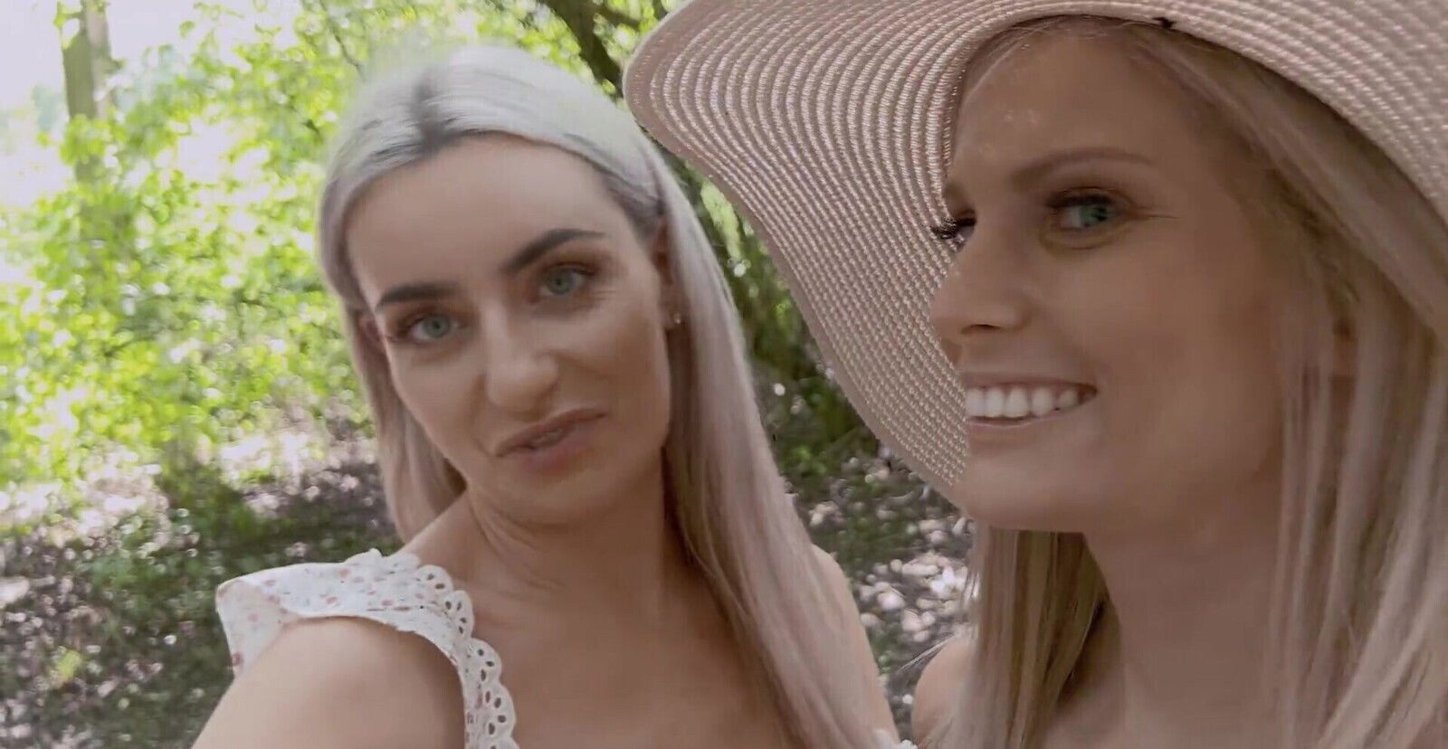 Candee Licious Emily Bellex masturbating with outdoors