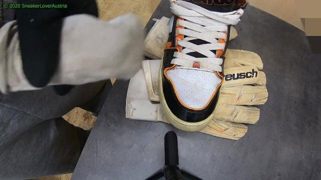 Cumshots Football gloves