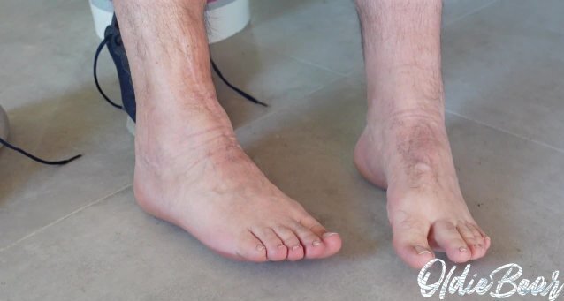 show smelly feet toes without shoes white socks please fetish when work