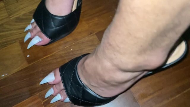 Long toenail claws mules, white