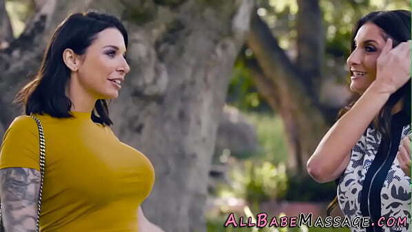 Masseuse gets fingered scissored