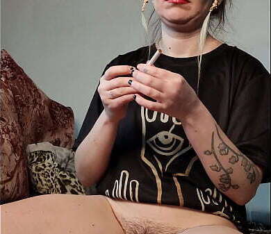 stepdaughter smokes cigarette showed pussy