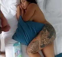 Fiesta En Navidad Y Le Llene El Rostro De Leche Para Que No Le De Resaca lol - Lauren Latina