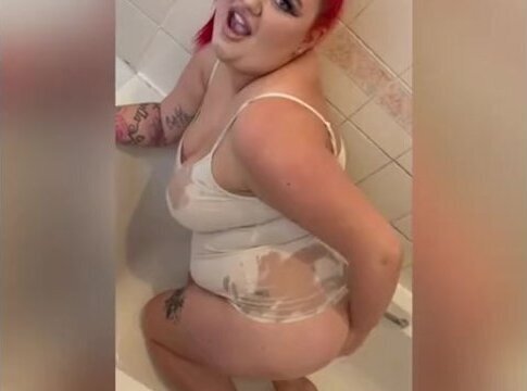 British milf oiling her tits up