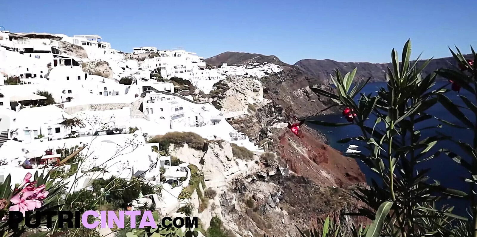 Putri Cinta playing with herself getting ready fucked