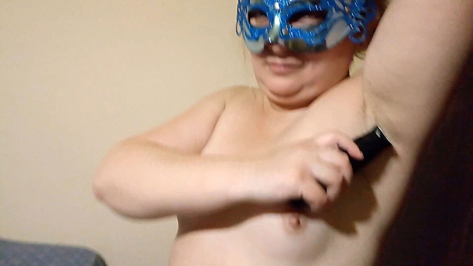 Ellie shaves hairy armpits pussy