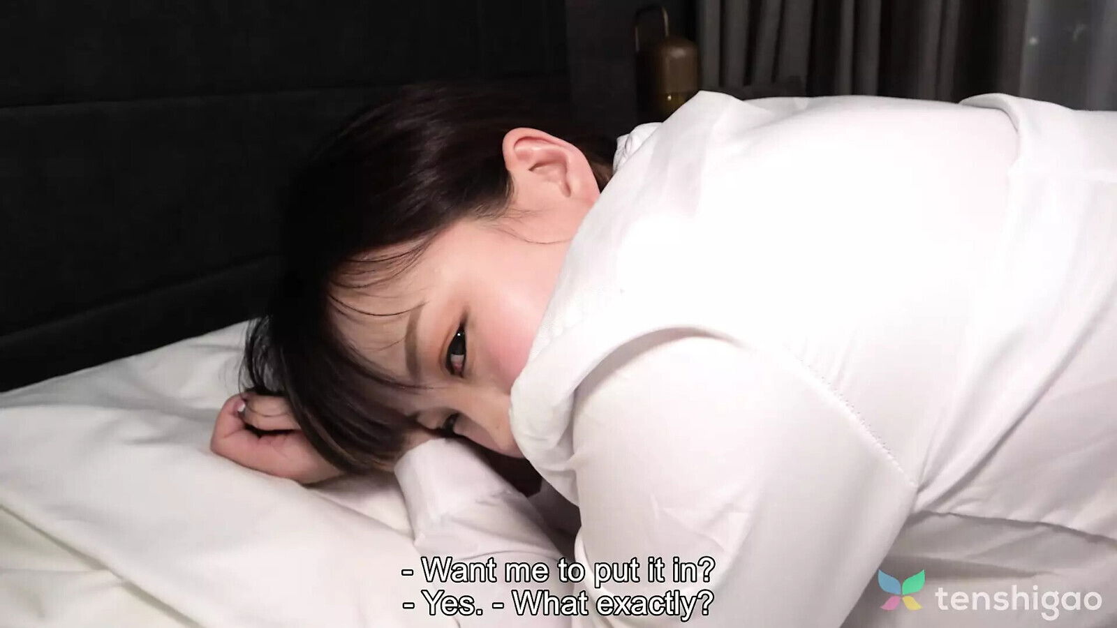 Asian brunette Toda stockings shows sexy body.