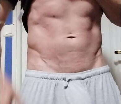 beau Norik branle jusqu'_au