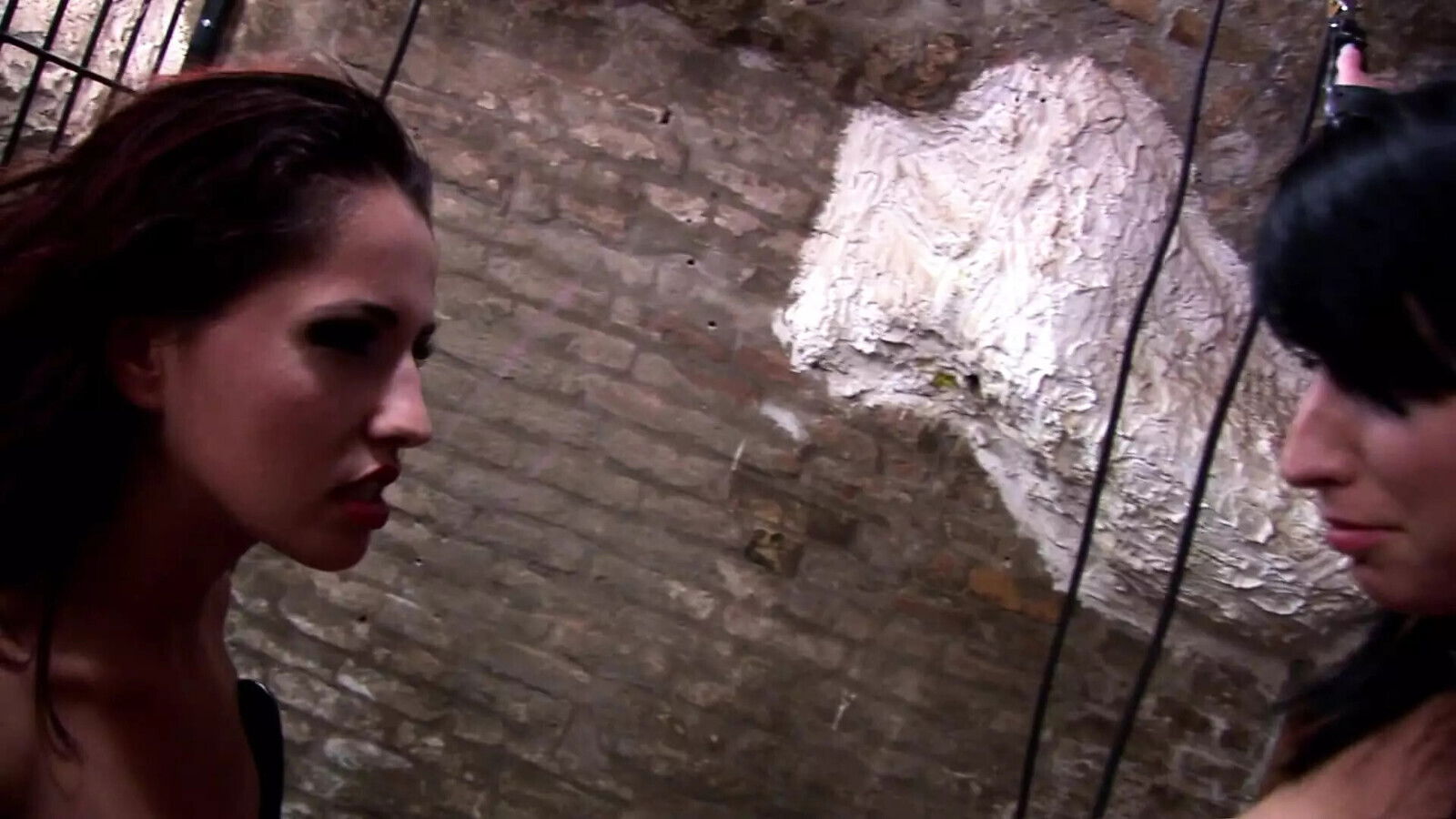 Redhead Lady Shakira dominate hanging with pussy licking.