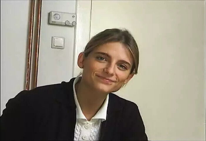 very sweet girl fingering here pussy