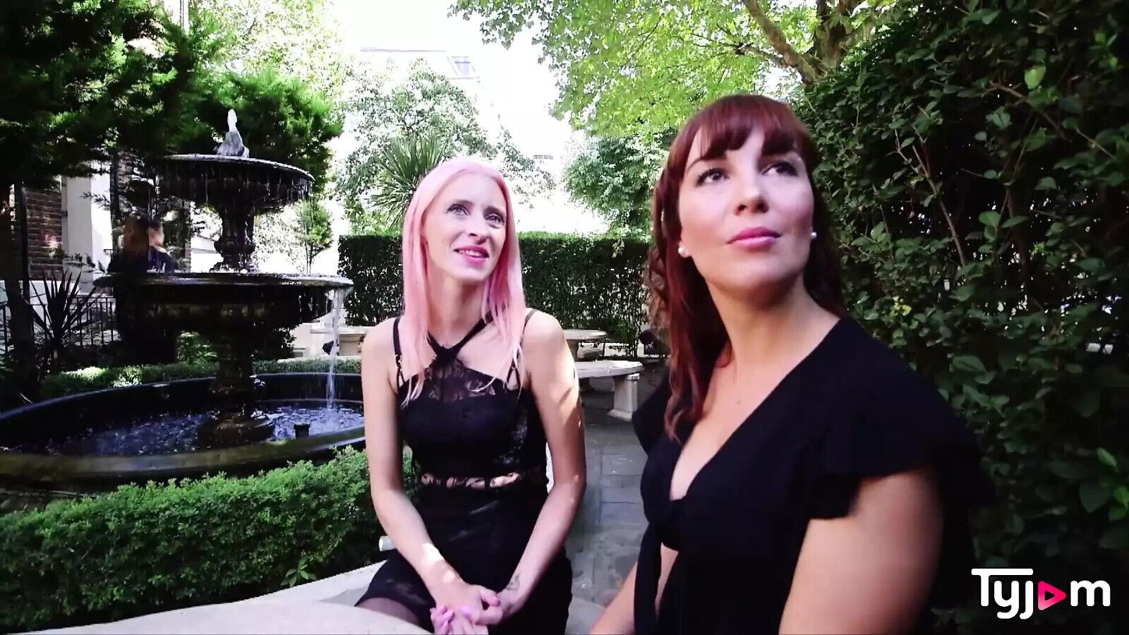 Pink haired Roxy Lace having hardcore threesome