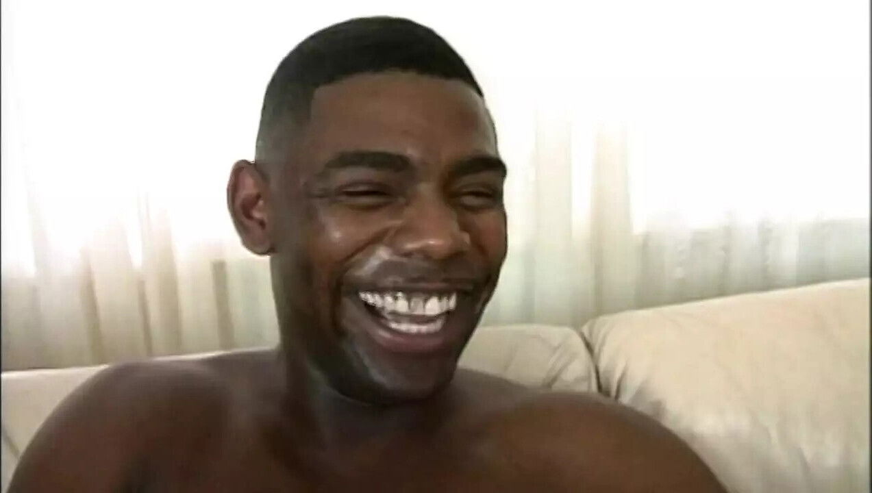 Bella troietta desidera essere sbattuta neri