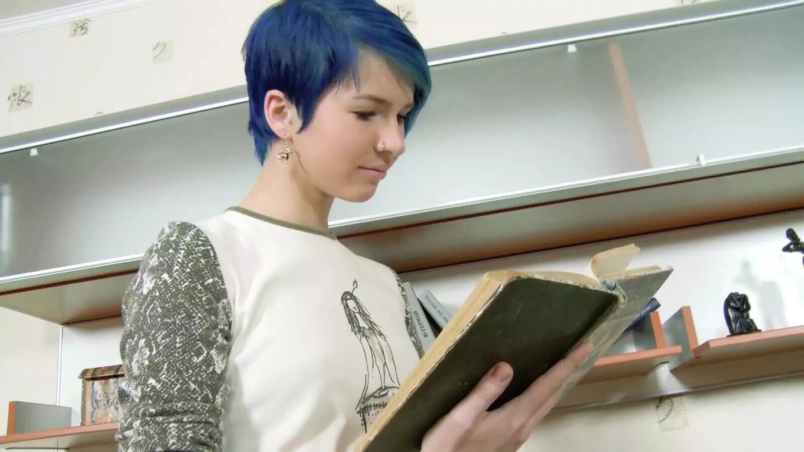 Amazing German girl with blue hair knows ride hard