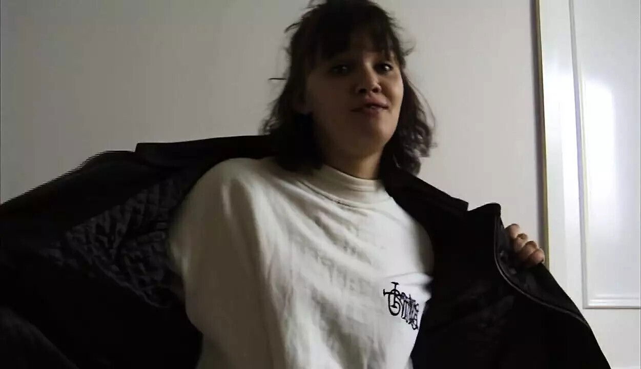 desire show pussy pulls lips apart