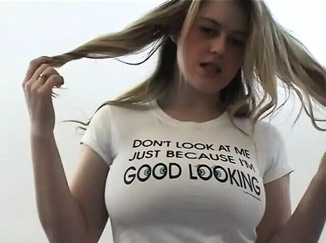 Teen seduces with sexy cute face